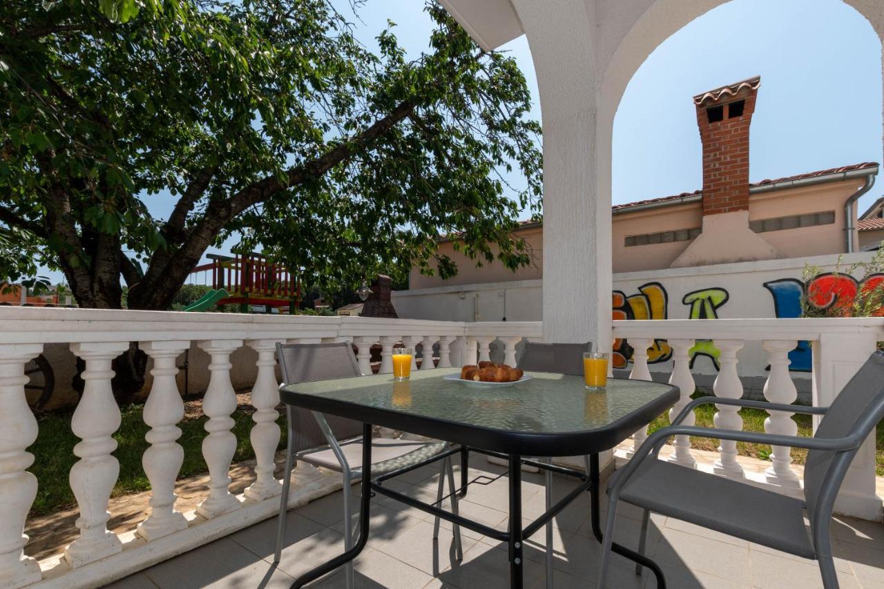 Villa Lucija Pjescana Uvala Exteriör bild